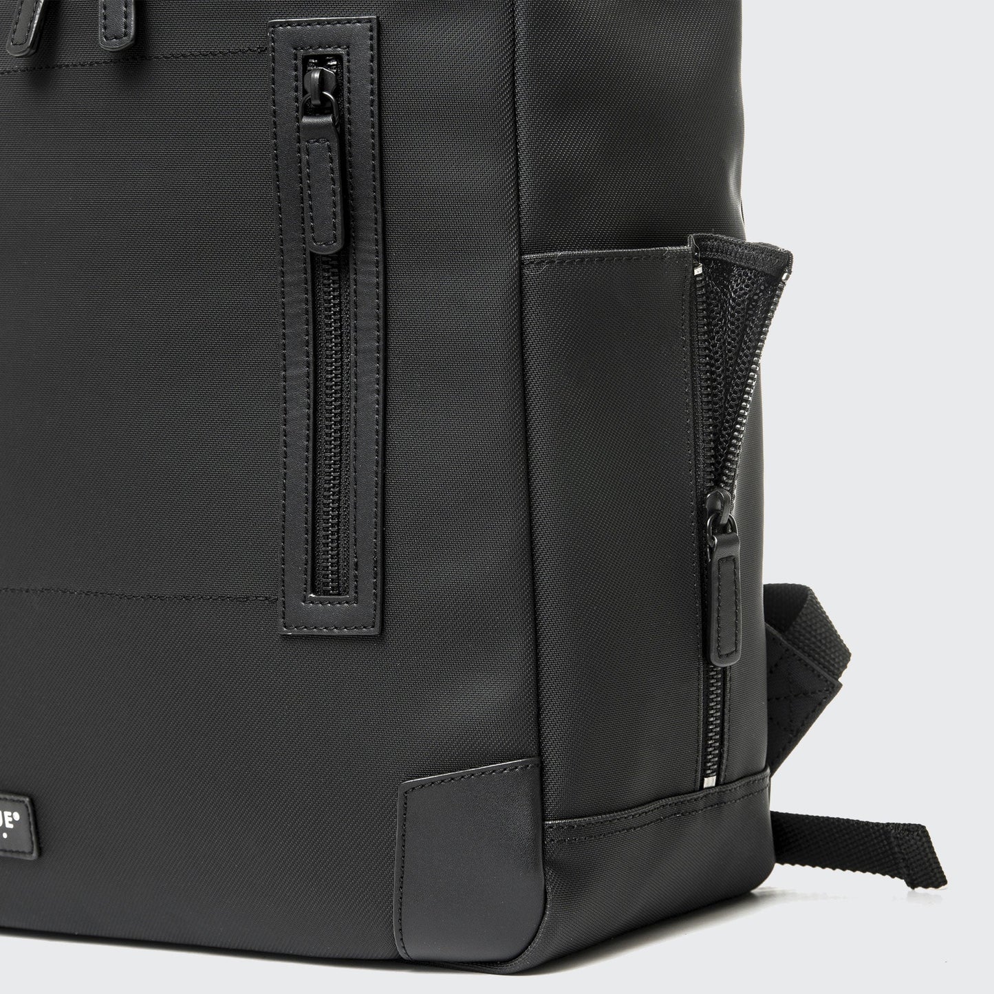 AMSTERDAM CARBON BACKPACK 20L by VENQUE
