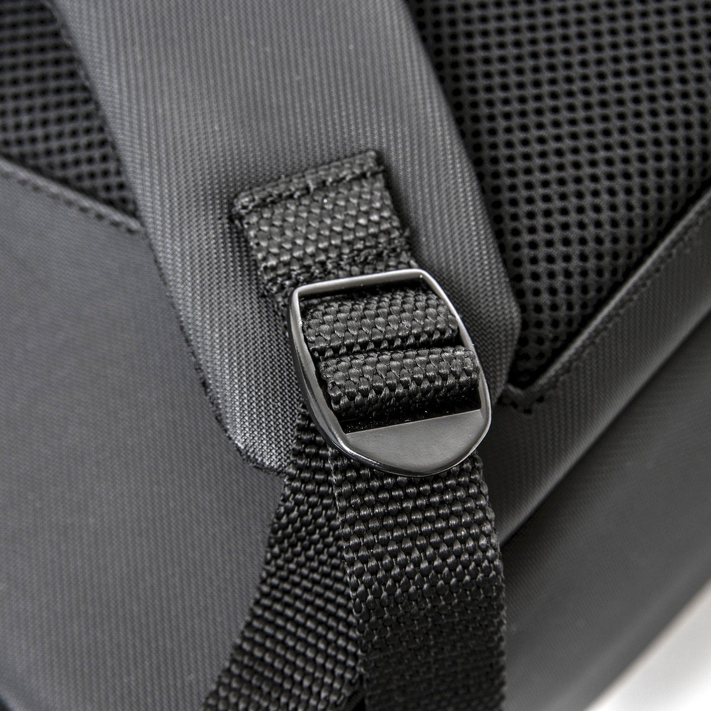 AMSTERDAM CARBON BACKPACK 20L by VENQUE